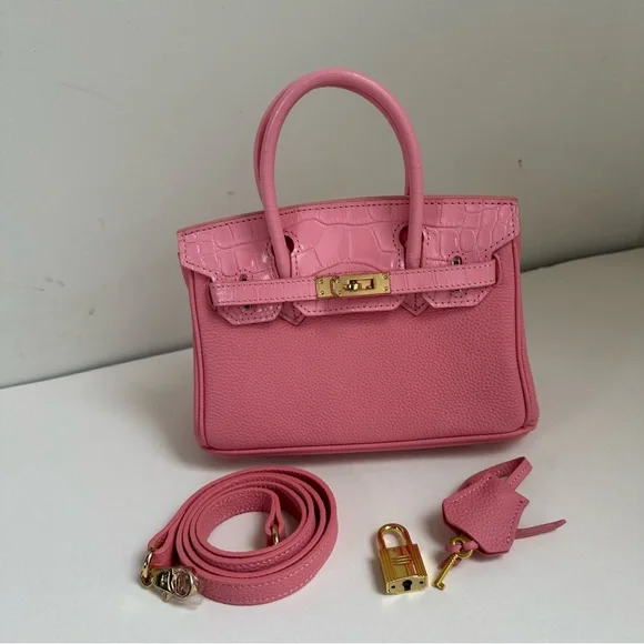 Classic Mini Leather Hangbag Gold Lock - Picture 1 of 14